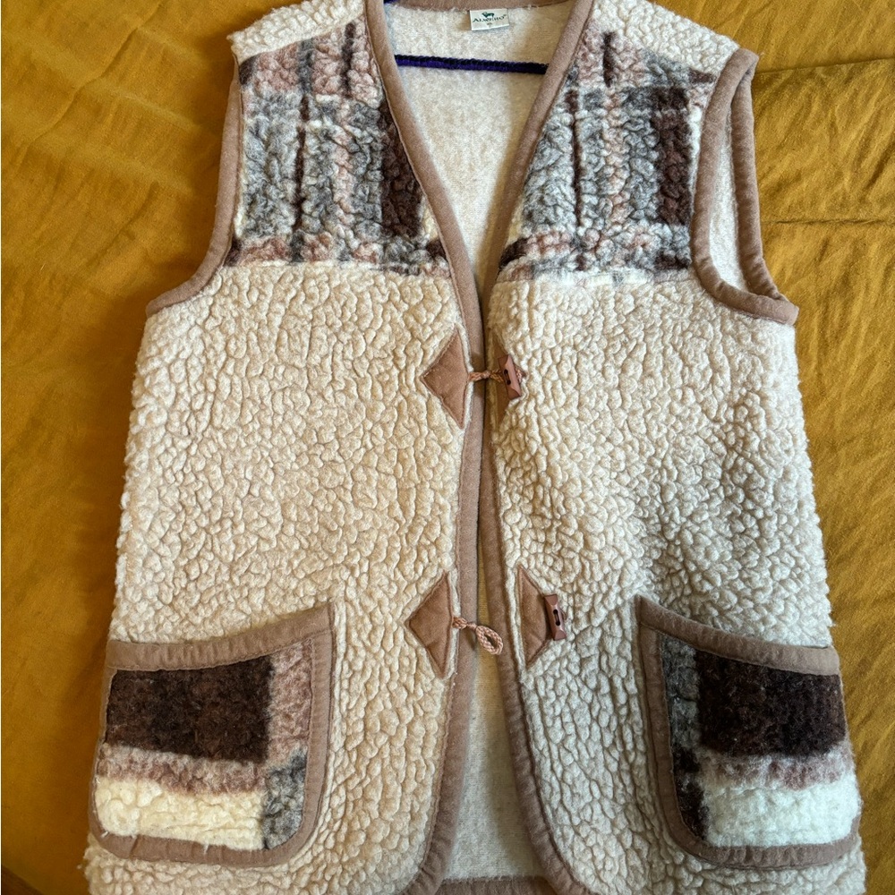 Cream and Brown Textured Vest with Cozy Shearling Material